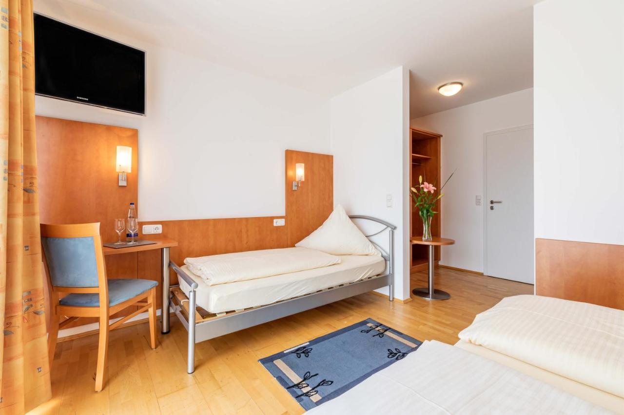 Gasthaus Hotel Ostermeier Аттенкирхен Экстерьер фото
