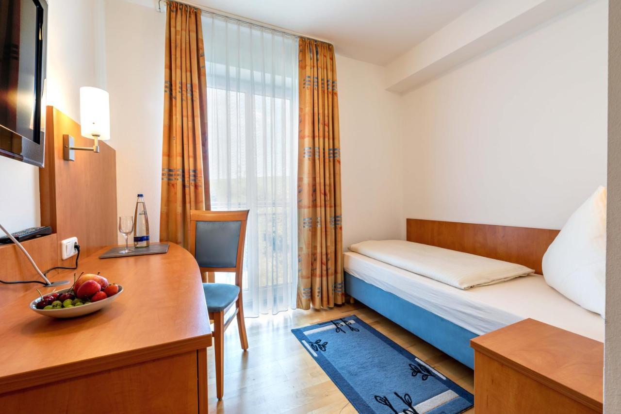 Gasthaus Hotel Ostermeier Аттенкирхен Экстерьер фото