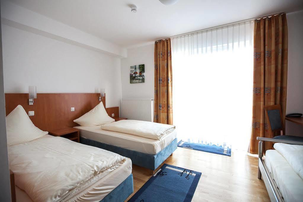 Gasthaus Hotel Ostermeier Аттенкирхен Экстерьер фото